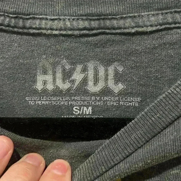 AC/DC CROP TOP - Picture 4 of 4